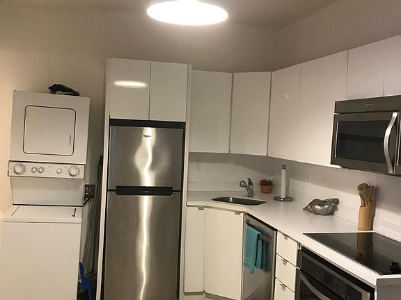 4th image of 1612 Meridian Ave
