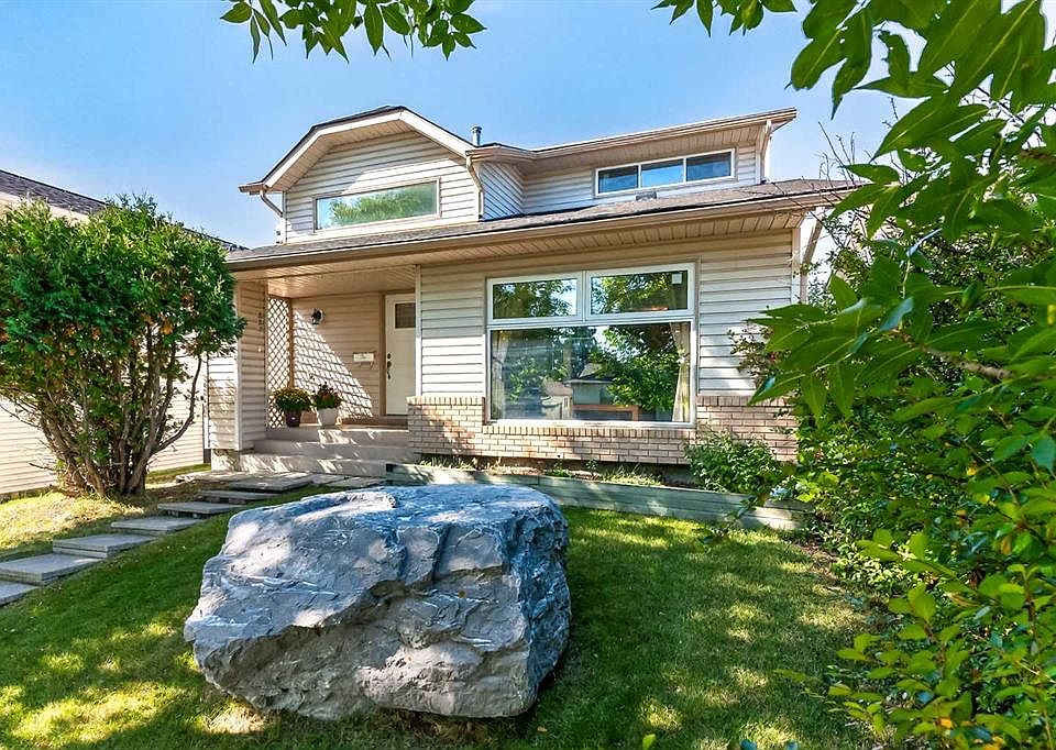 1st image of 7 E Woodbrook Way SW