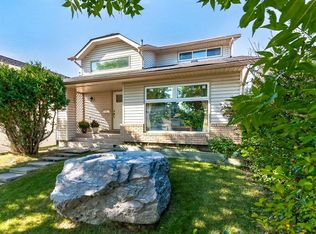 7 E Woodbrook Way SW, Calgary, AB T2W 4J7