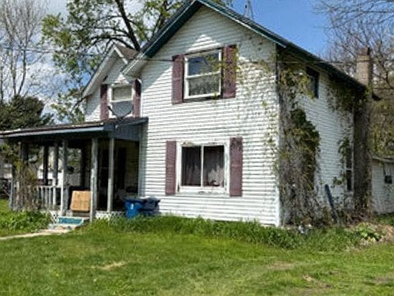 2nd image of 222 E Chicago Rd