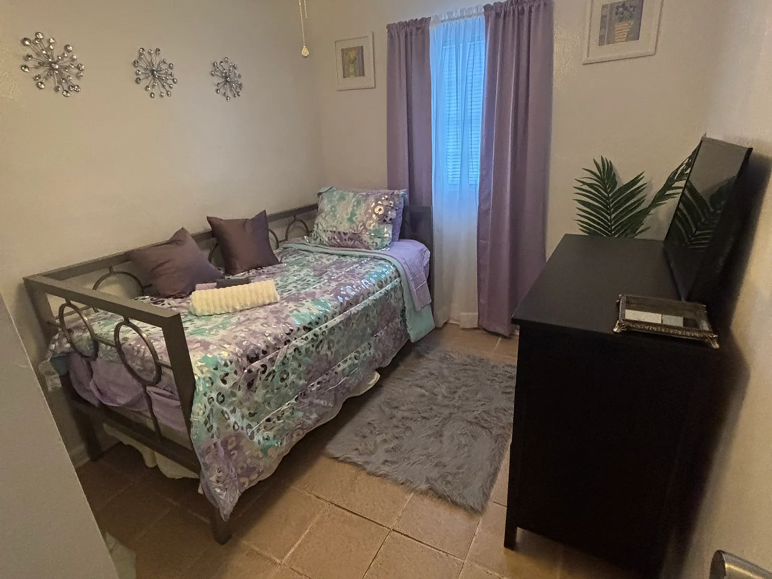 5 bed, 1152 sqft, $900 — Photo 1