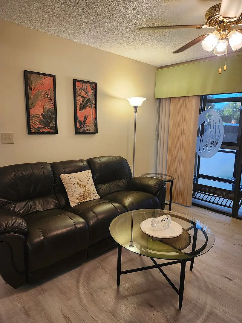 Oaks IV Condominium-First Floor for Seasonal Rent — Photo 2