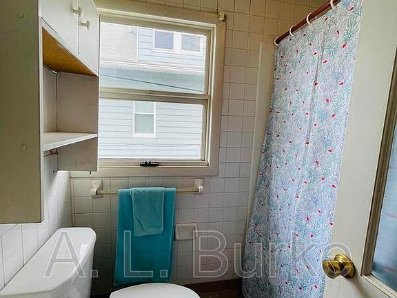 5th image of 421 Roosevelt Ave Floor 2
