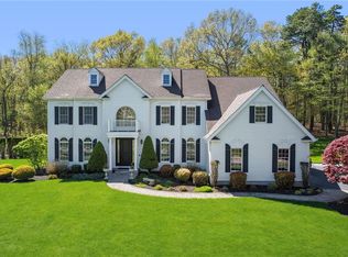 30 Lenihan Ln, East Greenwich, RI 02818