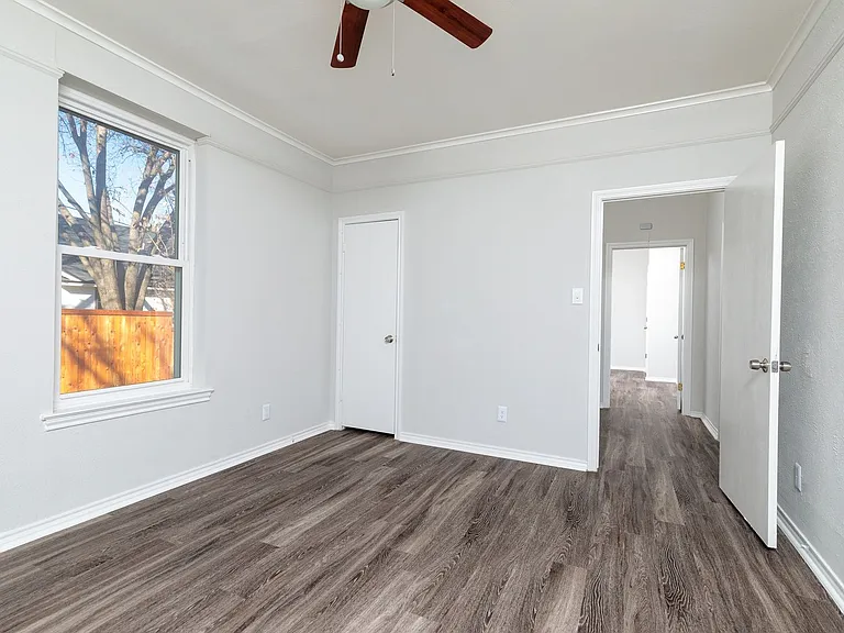 5700 Pershing Ave — Photo 28