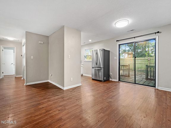 5th image of 32 S Onsville Pl