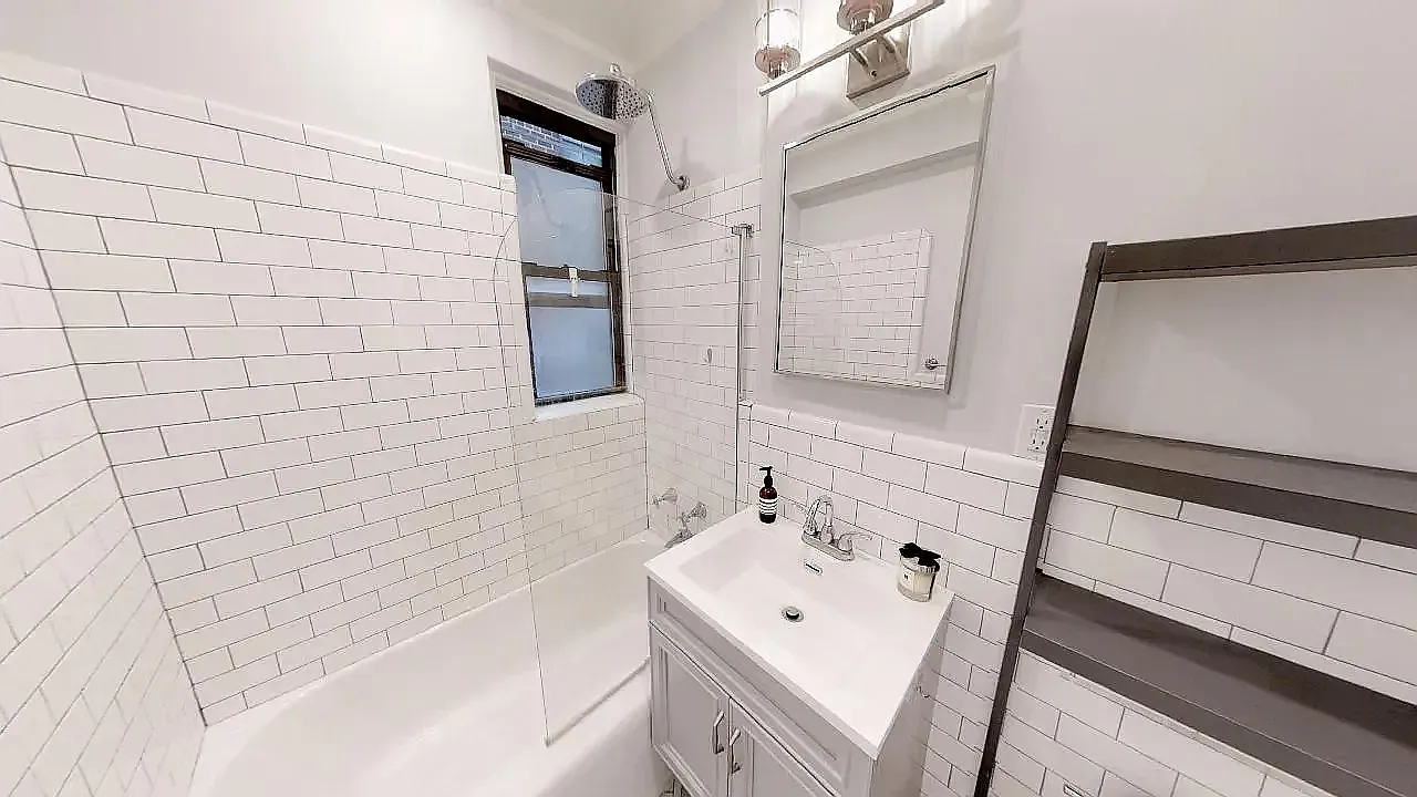 60 East 9th Street — Photo 2