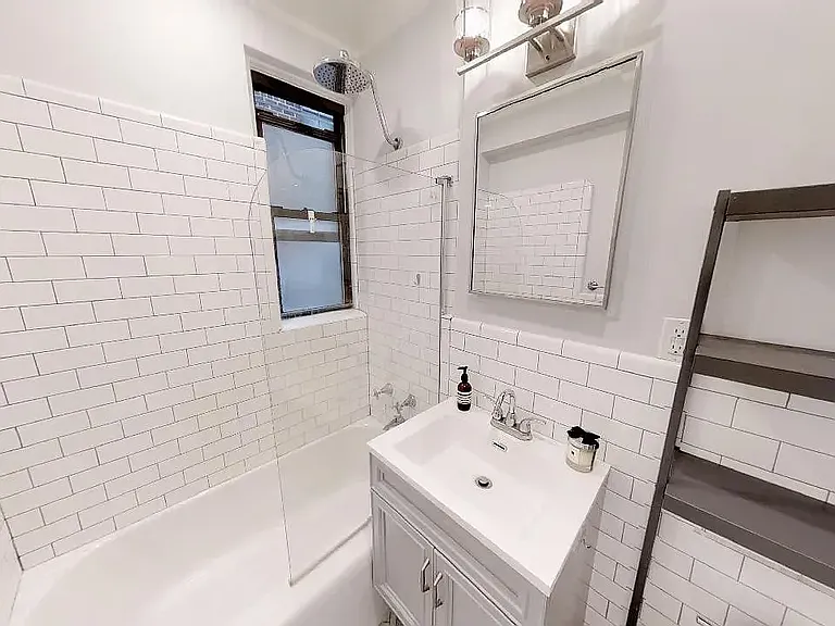 60 E 9th St #430 — Photo 2