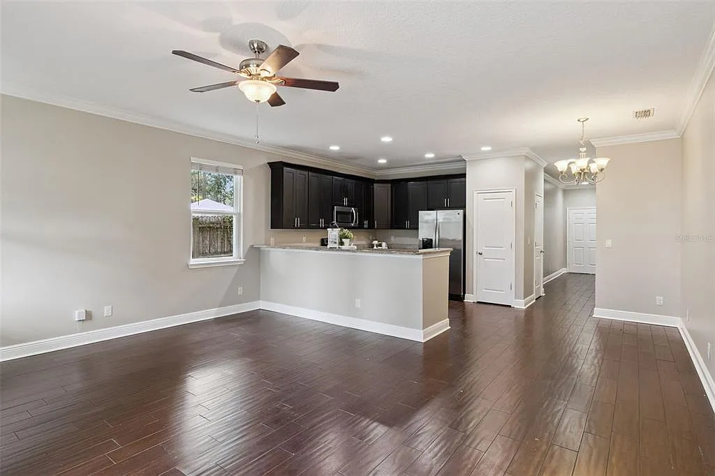 3 bed, 2.5 bath, 1561 sqft, $2,600 — Photo 4