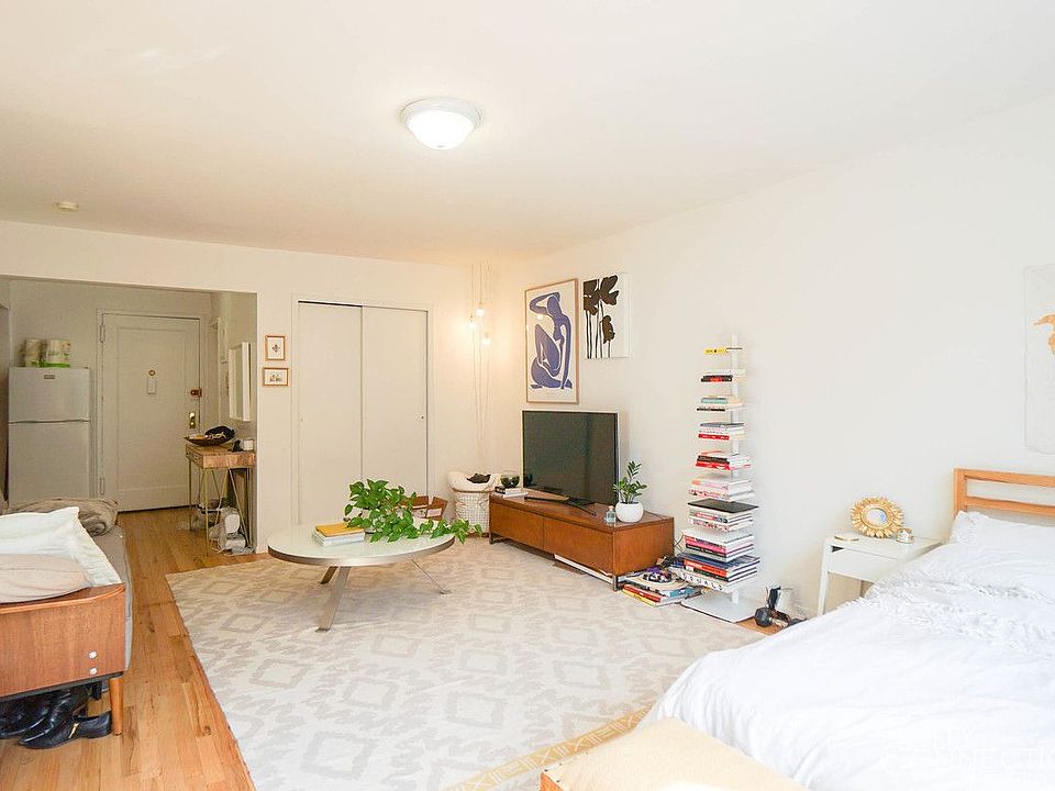 2nd image of 515 E 6th St APT D5
