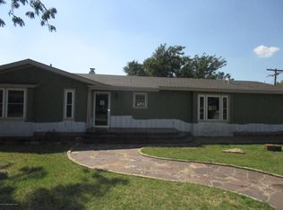 1102 S 3rd St, Canadian, TX 79014