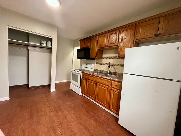 2707 Strachan Ave #2 — Photo 3
