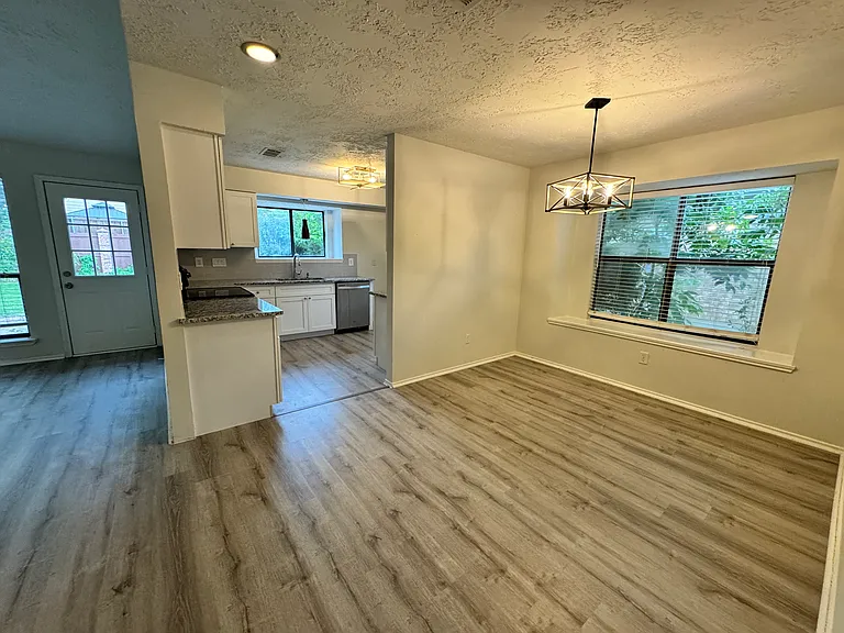 1421 Glyndon Dr — Photo 4