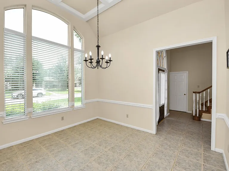10503 Great Plains Ln — Photo 5