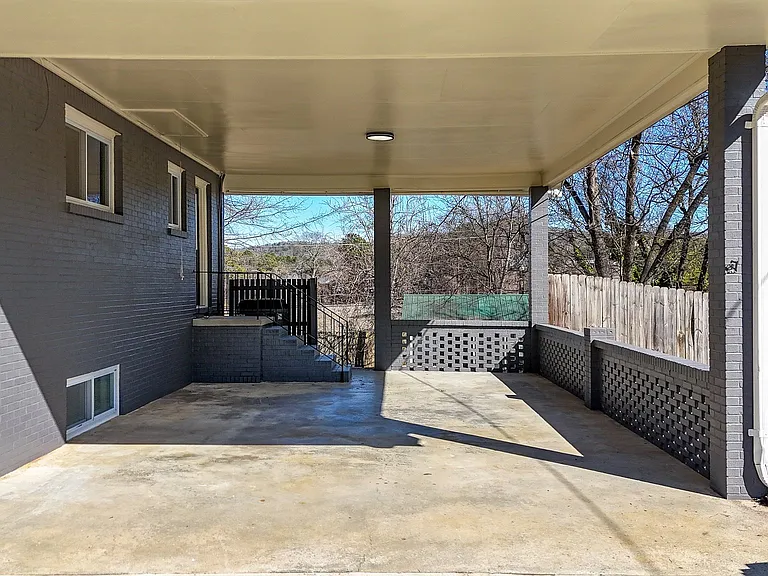 5 Greenbriar Ave — Photo 5