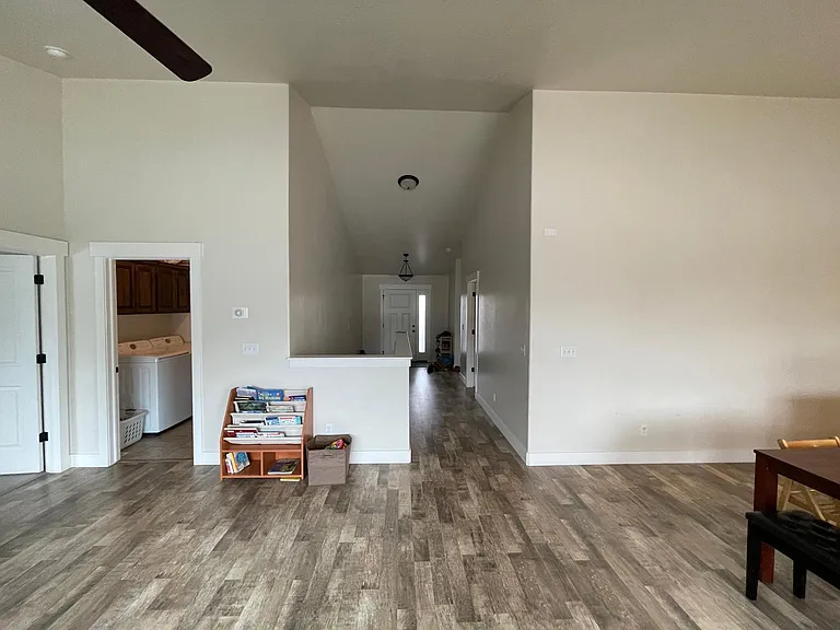 554 E Old Mill Dr — Photo 4