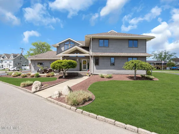 16 Bay Breeze Drive W, Toms River, NJ 08753