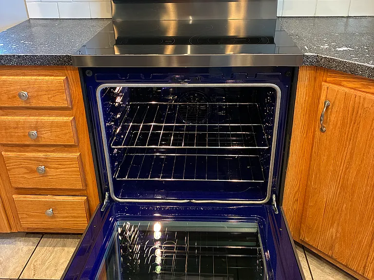Brand new LG oven installed 6/13/26, has air frying function.