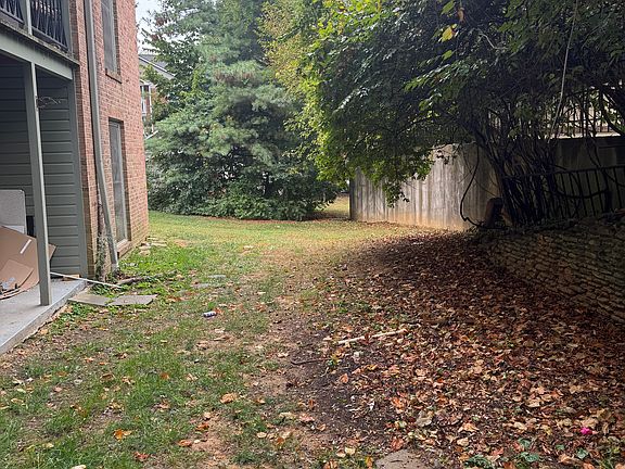 Courtyard shared with unit 801