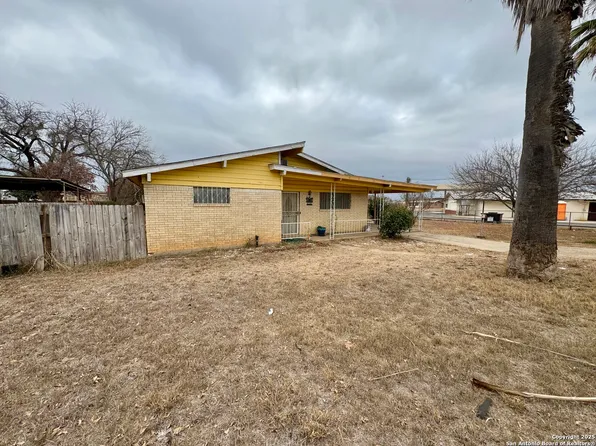 1735 N Sixth Ave, Crystal City, TX 78839