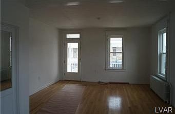 4th image of 456 E 11th St