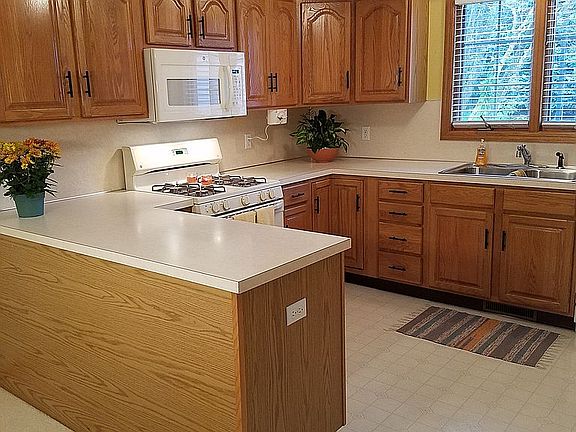 4th image of 2037 Payton Ln NE