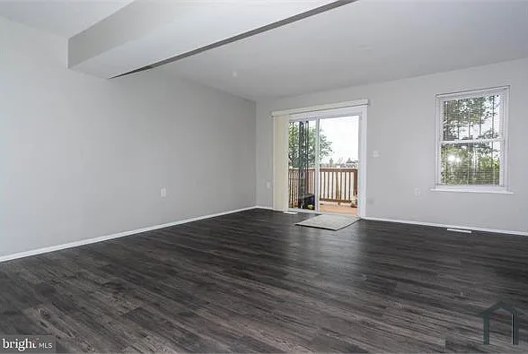 3 bed, $1,900 — Photo 4
