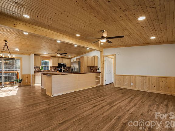 3rd image of 398 Dogwood Dr