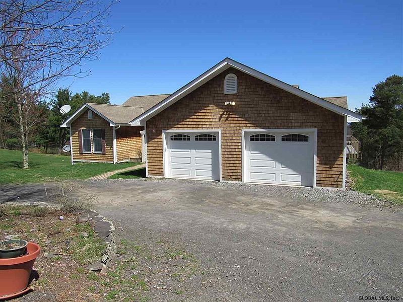 3rd image of 169 RED OAKS Drive