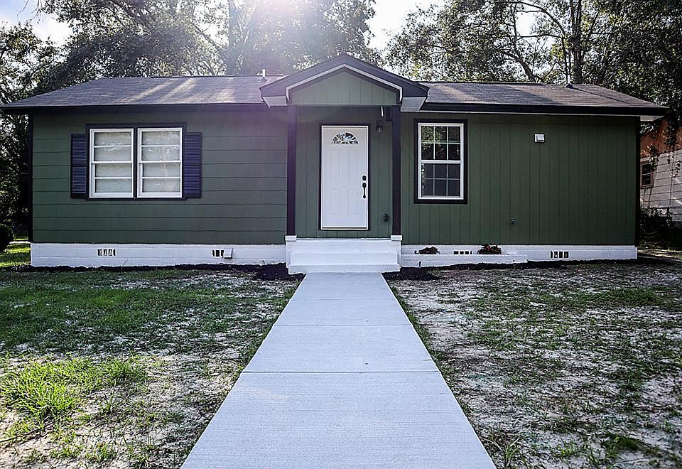 1st image of 1714 Clover Dr