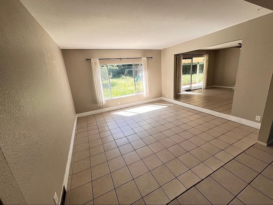 2nd image of 4132 Sandra Cir