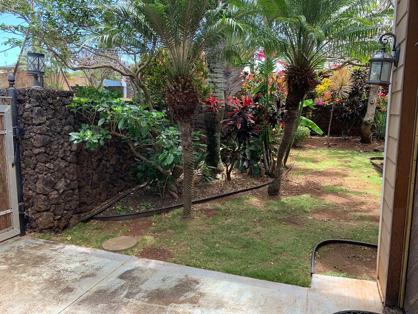 Great Kahana Home- 50 yards to the beach! — Photo 3