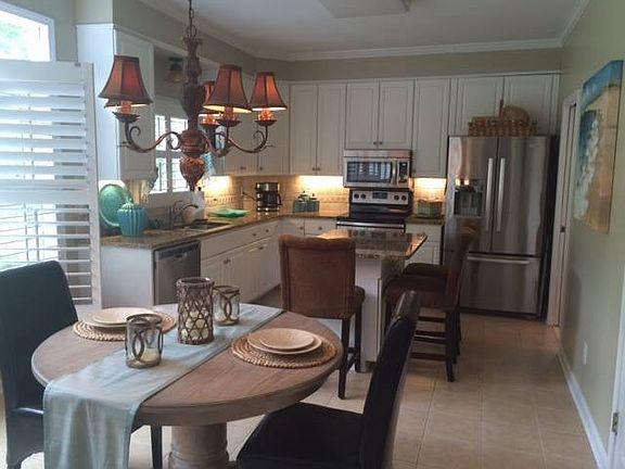 Kitchen and breakfast area