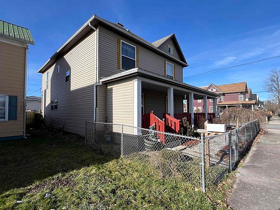 2nd image of 1104 S Kerens Ave