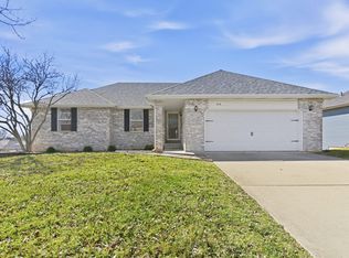 414 W Chestnut Road, Nixa, MO 65714