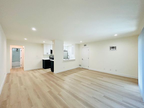4th image of 1832 & 1838 S Bundy Dr #32-6