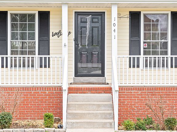 3rd image of 1041 Periwinkle Pl