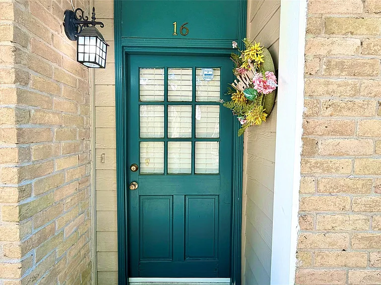 11710 Southlake Dr #16 — Photo 2