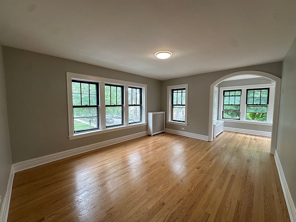 1st image of 3305 W Catalpa Ave #2