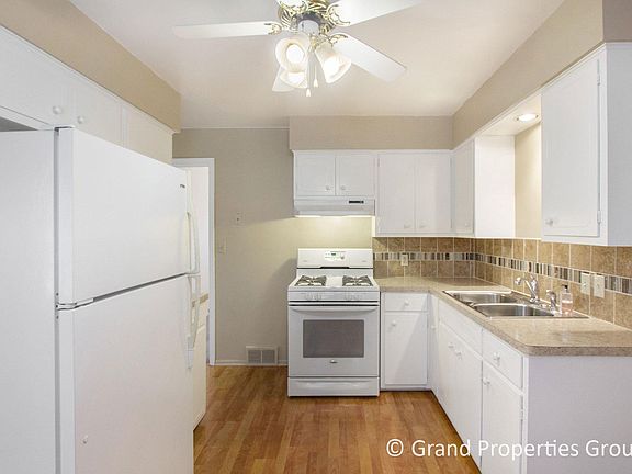 3rd image of 3544 Fuller Ave SE