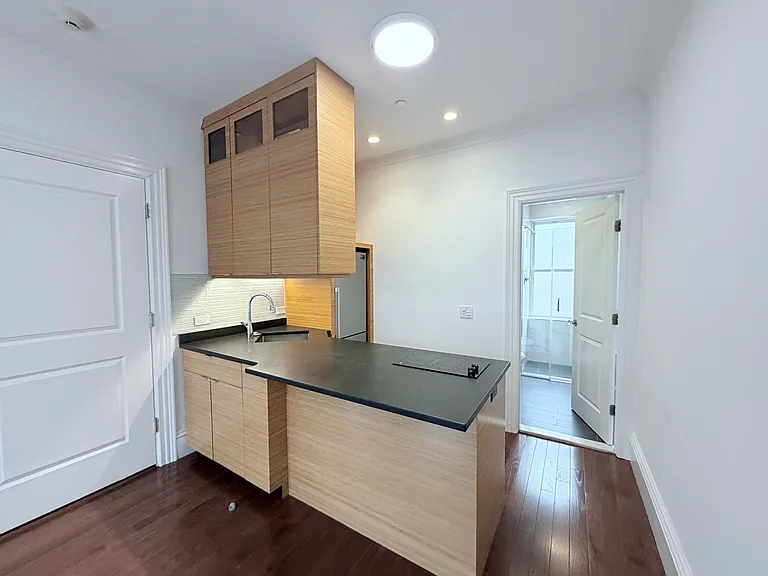 98 Myrtle St #5 — Photo 3