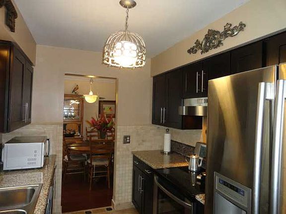 3rd image of 1015 Clark St