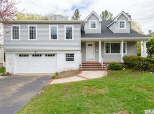 25 Hamilton Pl, Garden City, NY 11530