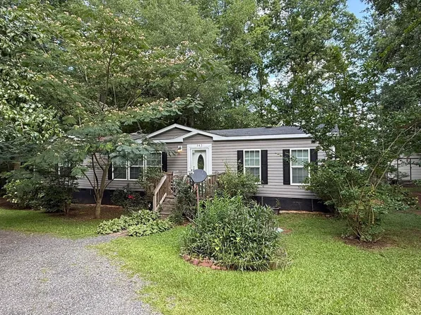 543 Lakeshore Dr, Jackson, GA 30233