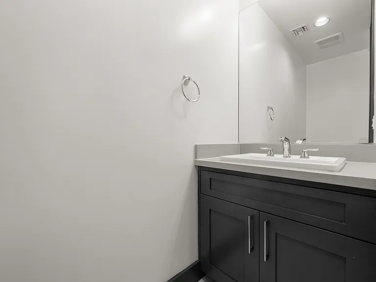 2131 S Beverly Glen — Photo 14