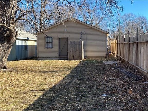3rd image of 1526 Kensington Ave