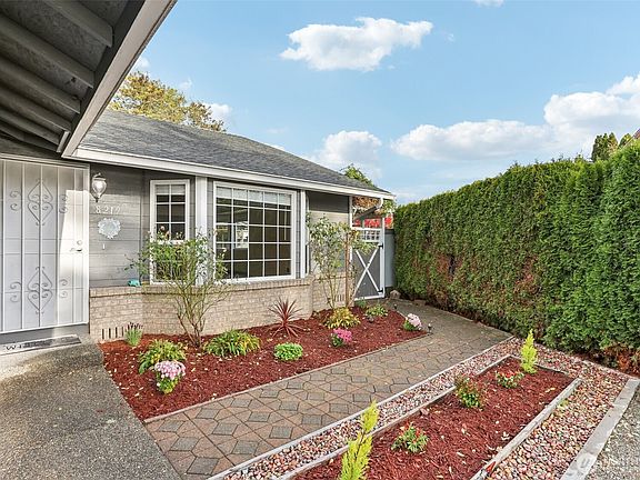 3rd image of 8219 48th Drive NE