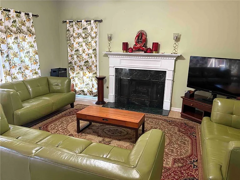 2835 Crestmont Ct — Photo 9