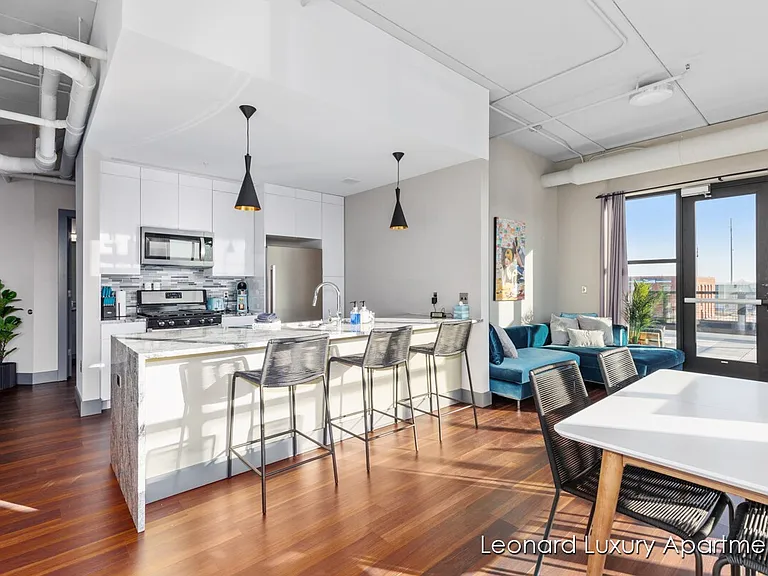 The Leonard Luxury Apartments — Photo 116