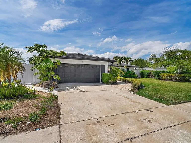 3944 Doral Dr — Photo 3